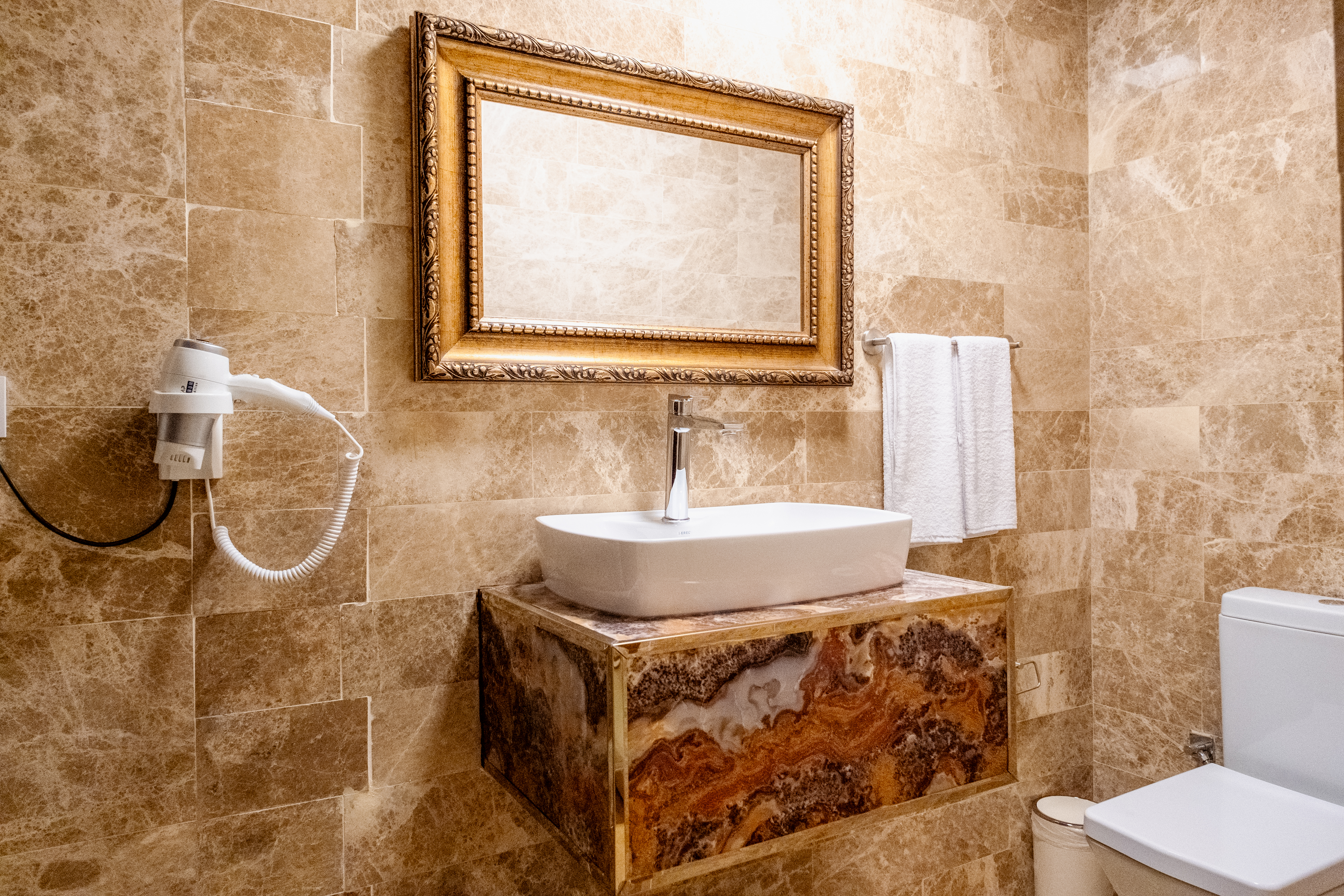 Kronos Hotel Aile Suiti
